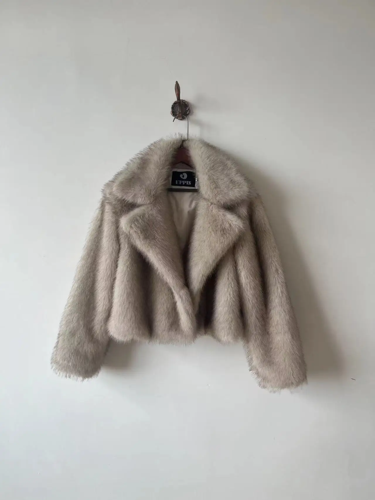 Eco-friendly Fur Coat Women's Winter Large Lapel Short Furry Top Fox Fur Coat