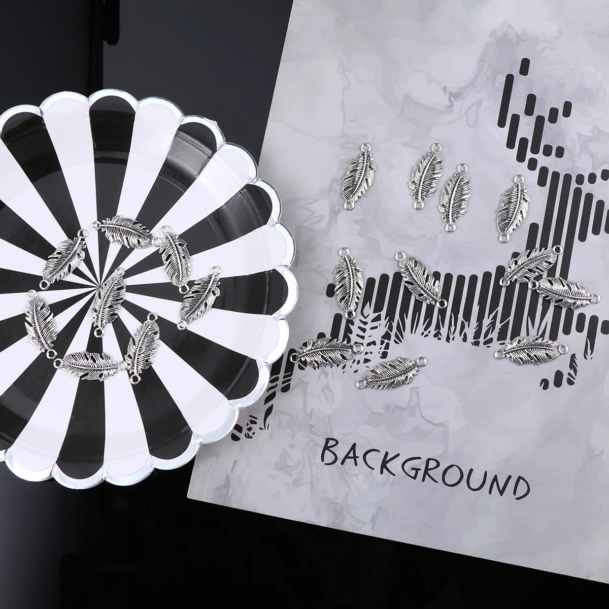 

20Pcs Vintage Alloy Pendant Charms DIY Jewelry Making Accessories for Necklace Bracelet Keychain DIY Charm Pendant Set