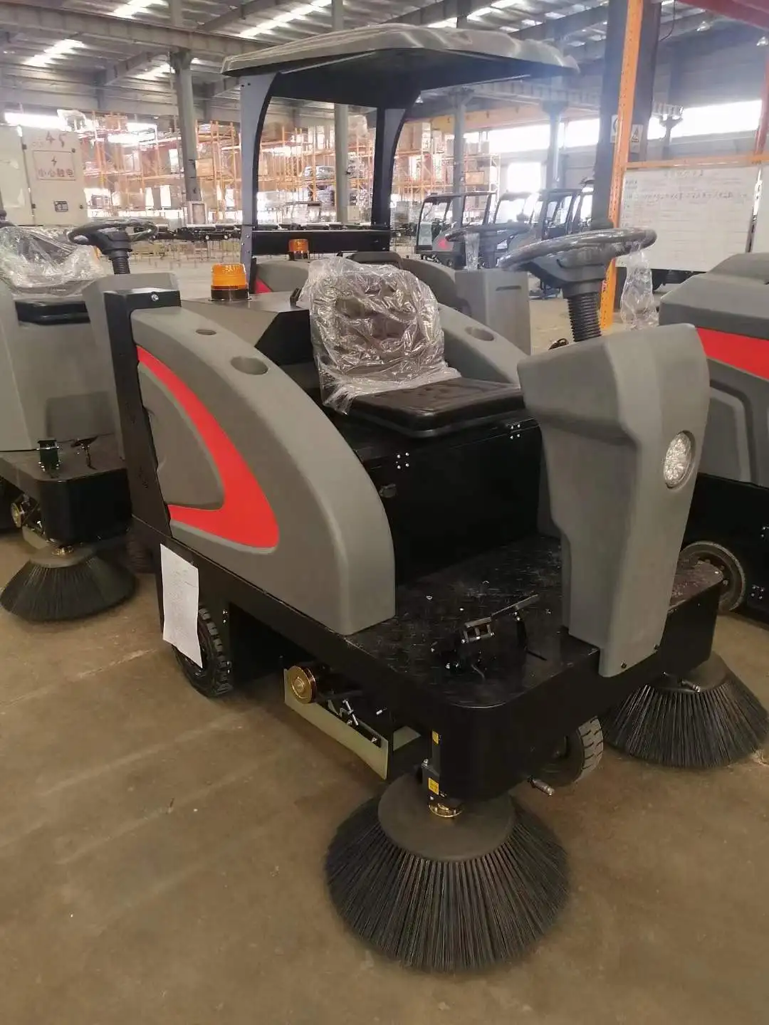 Working 4 Hours Sweeping Width 1350mm Road Cleaning Electric Street Ride on Collector Loader Sweeper