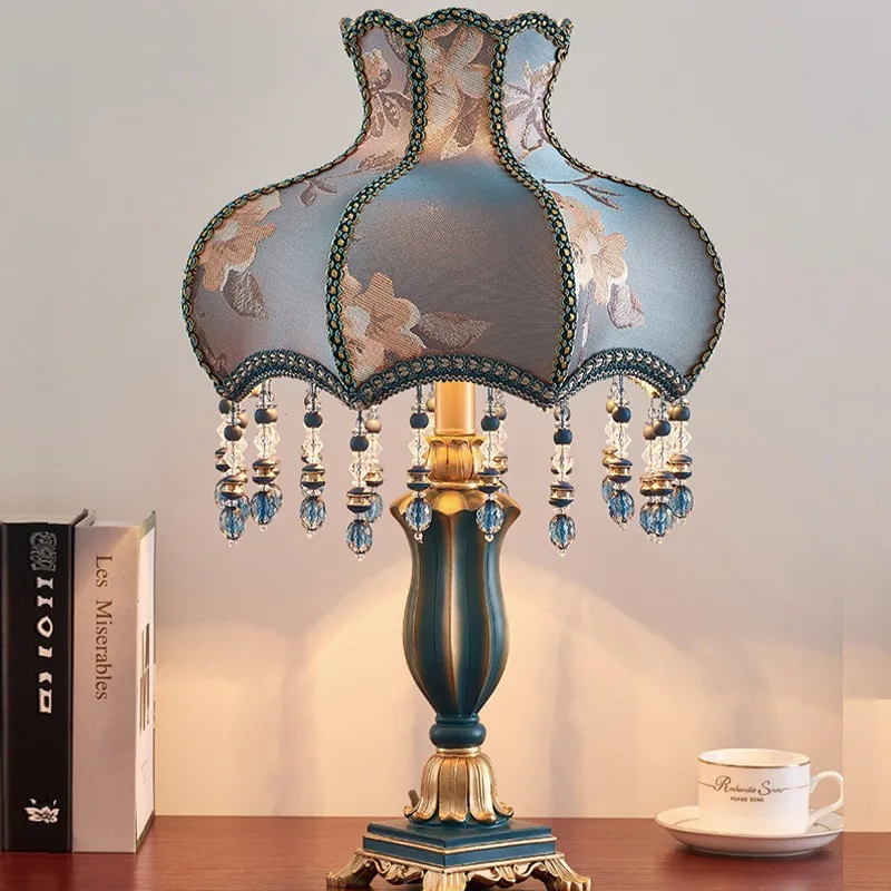 Luxury American Retro Resin Table Light Bedroom Bedside Modern Living Room Study Hotel Home Decorative Creativity LED Night Lamp