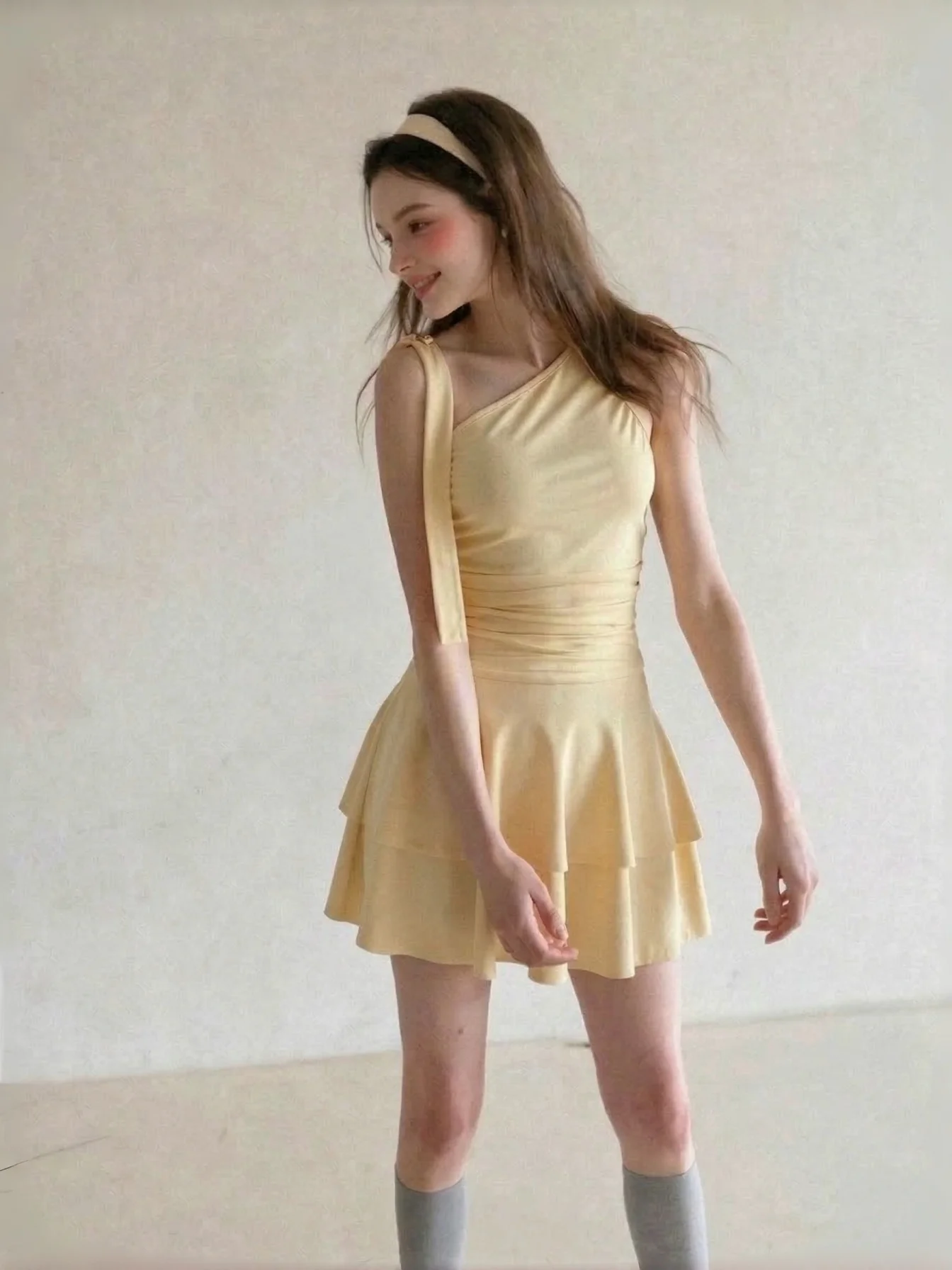 

Новый женский слитный купальник 2026 года: термоэффект, скрывающий живот, стройнящий, красивый, консервативный дизайн для курортного отдыха