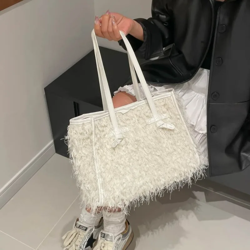 

Привлекательная сумка через плечо в форме ракушки с заклепками Майяра Тон Ретро Материал Портативный Уникальный