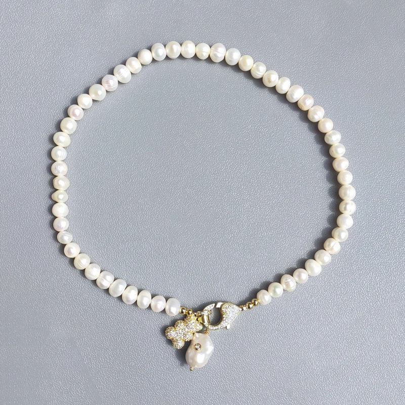 Moda exquisita cobre Micro circón langosta hebilla oso colgante joyería hecha a mano gargantilla de perlas irregulares banquete boda