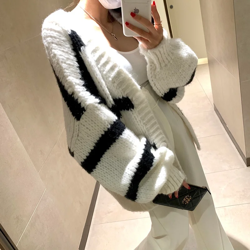 

Women's Loose V-Ne Knitted Sweater Wide Stripe Casual Outerwear Cotton Blend Long Sve Button up Cardigan Spring Faion