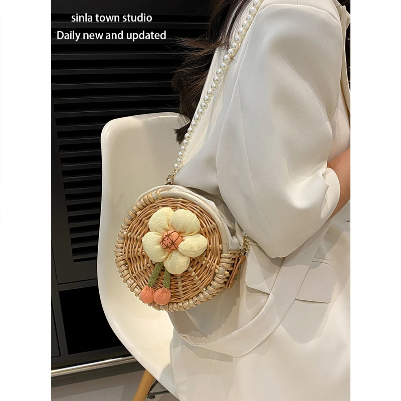 Niche Design Straw Bag 2024 New Summer Woven Shoulder Crossbody Bag, Western Style Versatile Small Round Bag