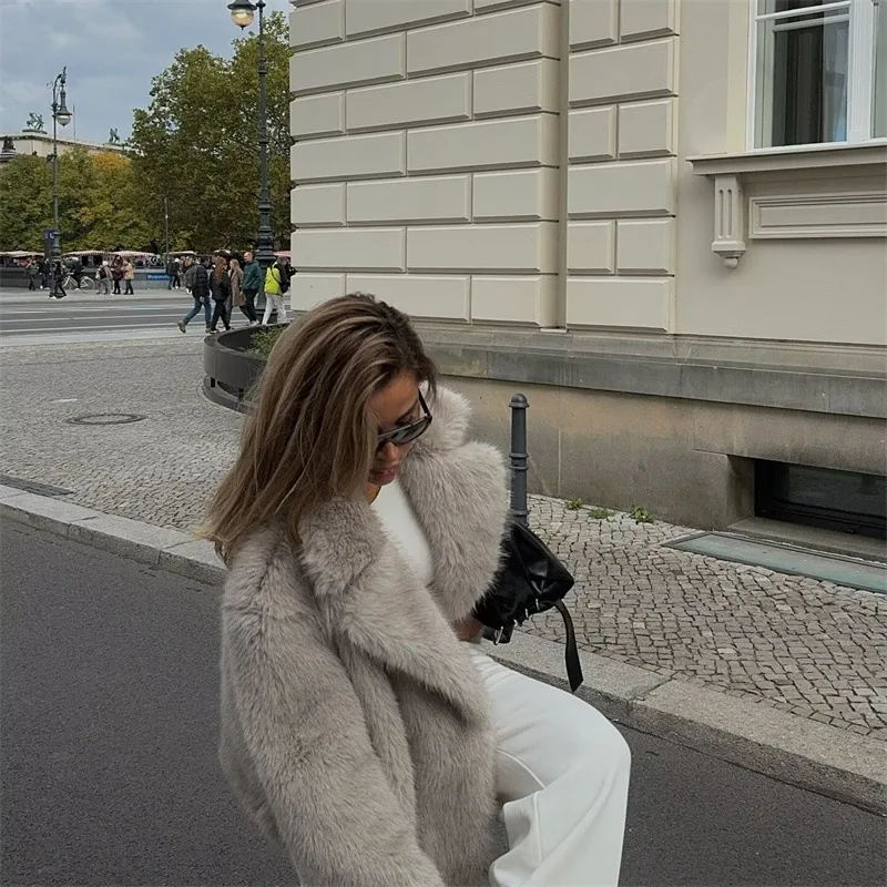 Nowa Zimowa Ciepła Damska Kurtka ze Sztucznego Futra Wygodny Kołnierz Garniturowy Kieszenie Ekologiczny Płaszcz z Futra dla Kobiet Elegancka Damska Kurtka ze Sztucznego Futra