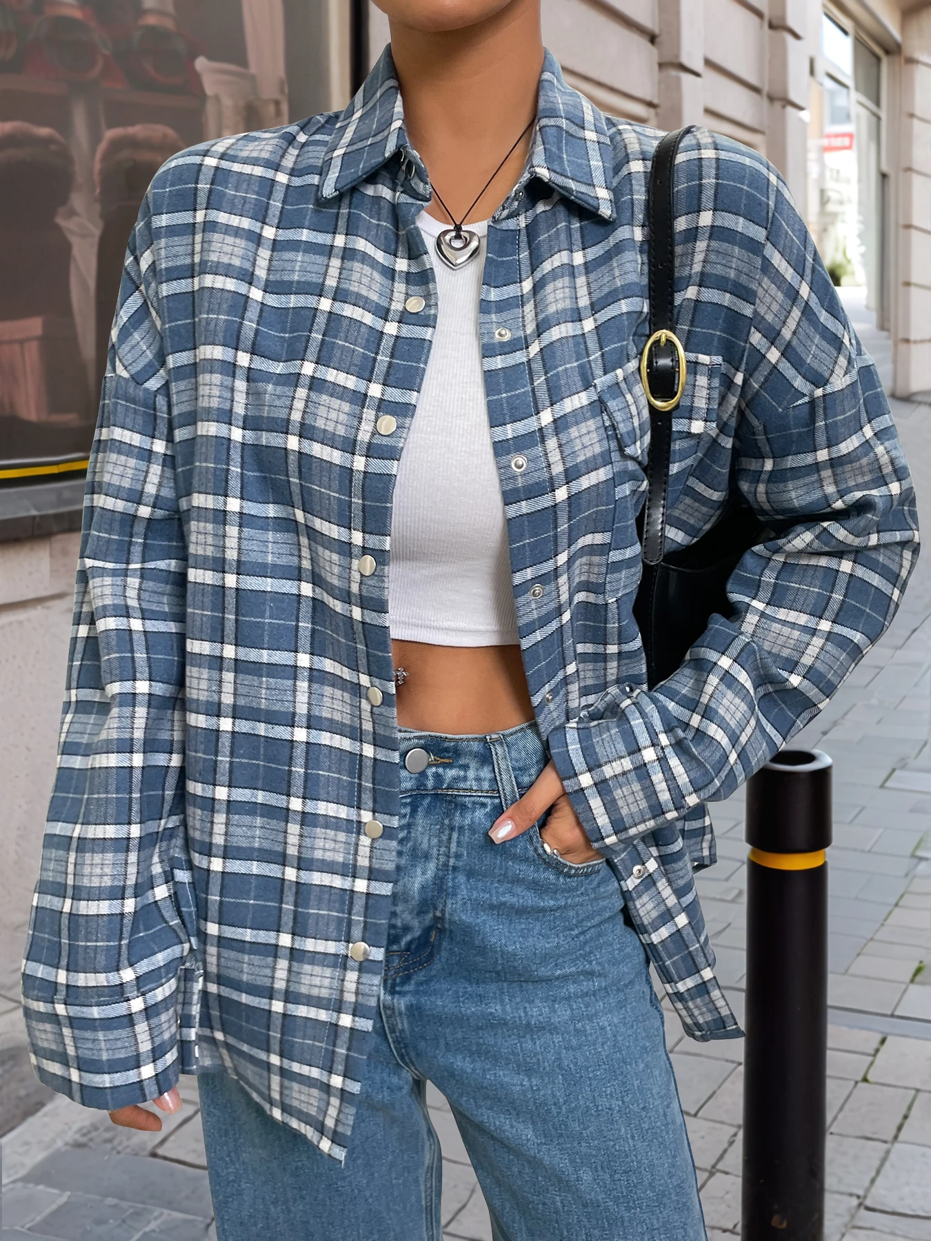 

A new checkered lapel shirt jacket for women in the autumn of cross-border trade from Europe and America