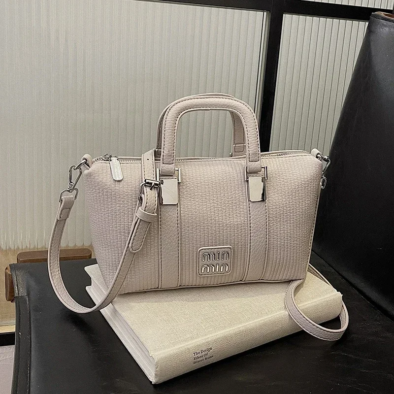 

Women Luxury Elegant Leather Fashion Crossbody Bag High End Designer Shoulder Tote Handbag For City Lifestyle Wear