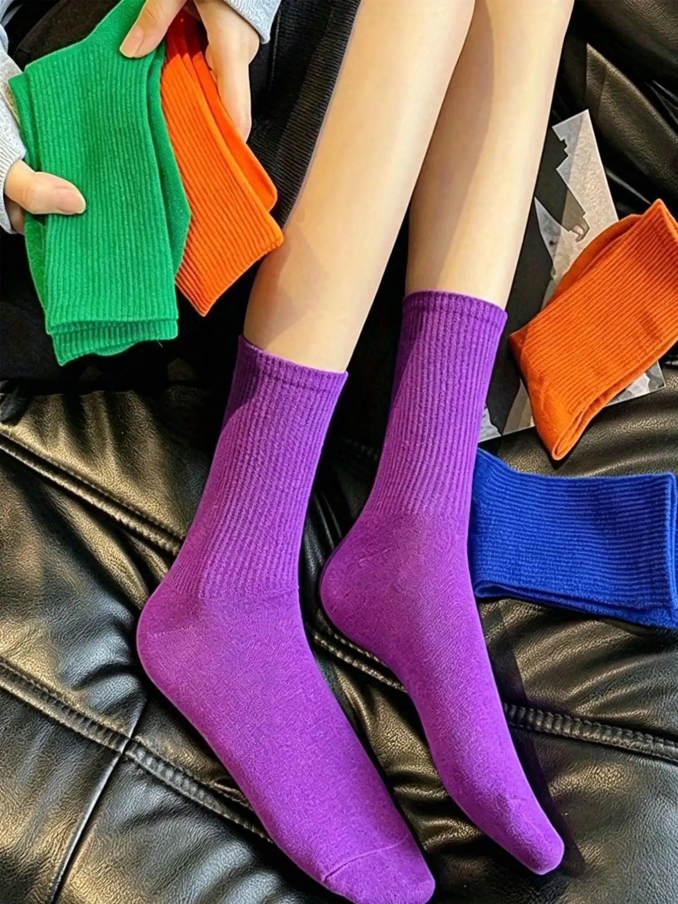 5/8 pairs of Random solid-color casual sports all-match fashionable mid-calf socks,suitable for all seasons,unisex,breathable