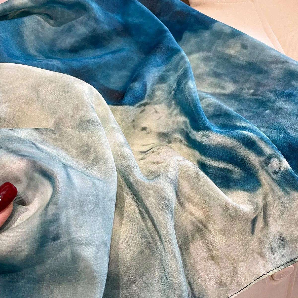 الفاخرة عالية الجودة وشاح حريري المرأة أوشحة مربعة تصميم فولارد باندانا السفر شال التفاف متعدد الوظائف زي الديكور