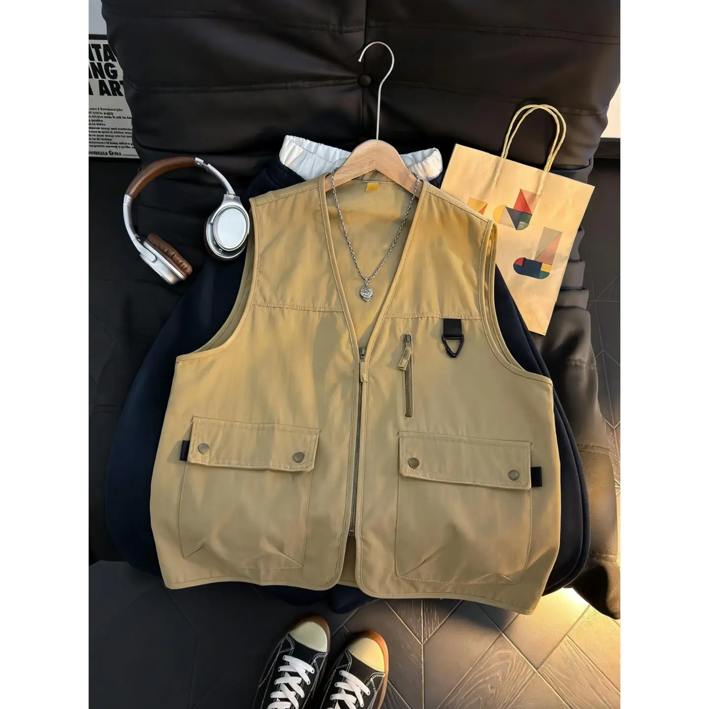

Kaki Color Men's Camping Tactical Vest Fashionable Retro Workwear Jacket Zipper Decoration Loose Fit Summer Outerwear