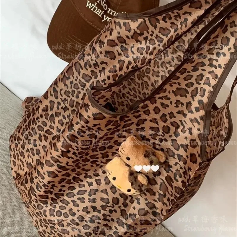 

Hello Kitty Handbag Exquisite Fashion Large Capacity Shopping Bag Portable Foldable Environmentally Friendly Nylon Handbag