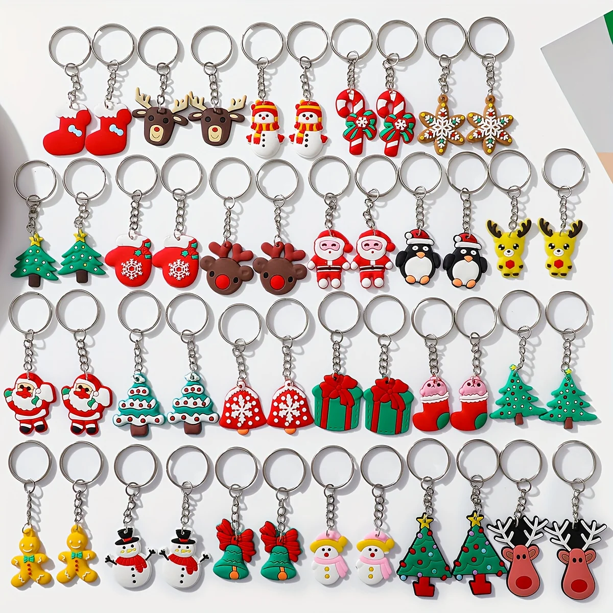 24/46pcs Christmas Keychain Combination Set Ornaments Including Santa Claus, Snowflakes, for Party Gifts, Stocking Decorations 