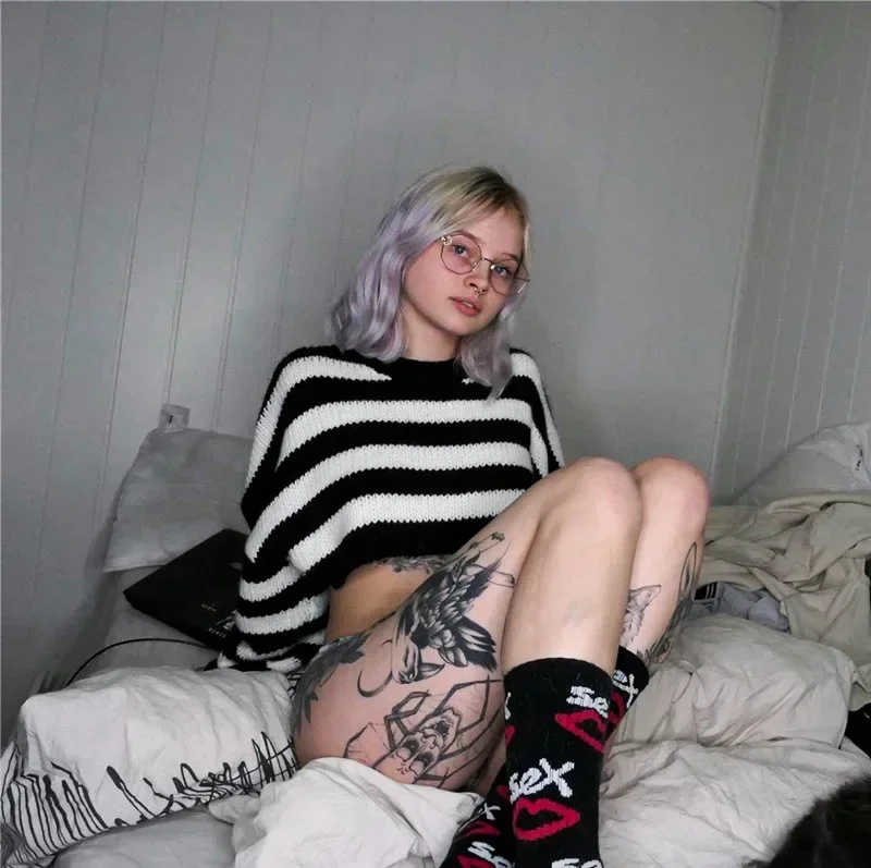 2024 Girl Retro Striped Sweater Top Autumn New Product Knitwear College Style Loose and Thin Short Long Sleeve Fashion Pullover