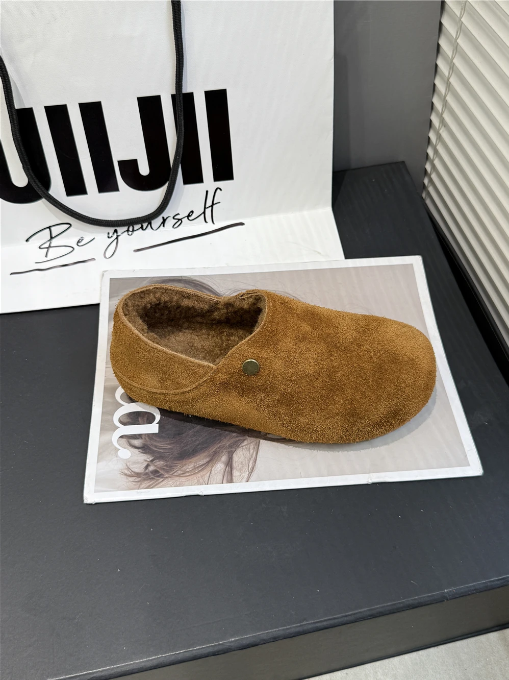 Lockige Flachschuhe aus Lammwollfell, Damen-Baumwollschuhe, warme Winter-Slipper, Damen-Loafer mit Gürtelschnalle, Woll-Mokasins, Damen-Fellstiefel. – Detail 15