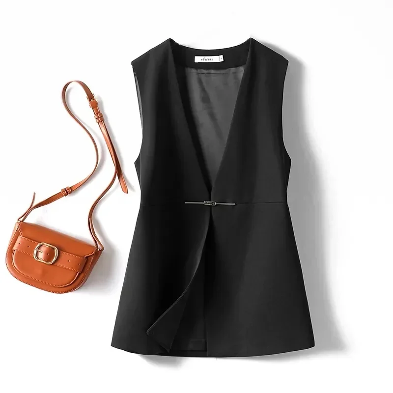 There is a lining for Women Women's Spring and Autumn Sleeveless V-neck Vest Jacket Casual Loose Simple Cardigan Vest XQ230