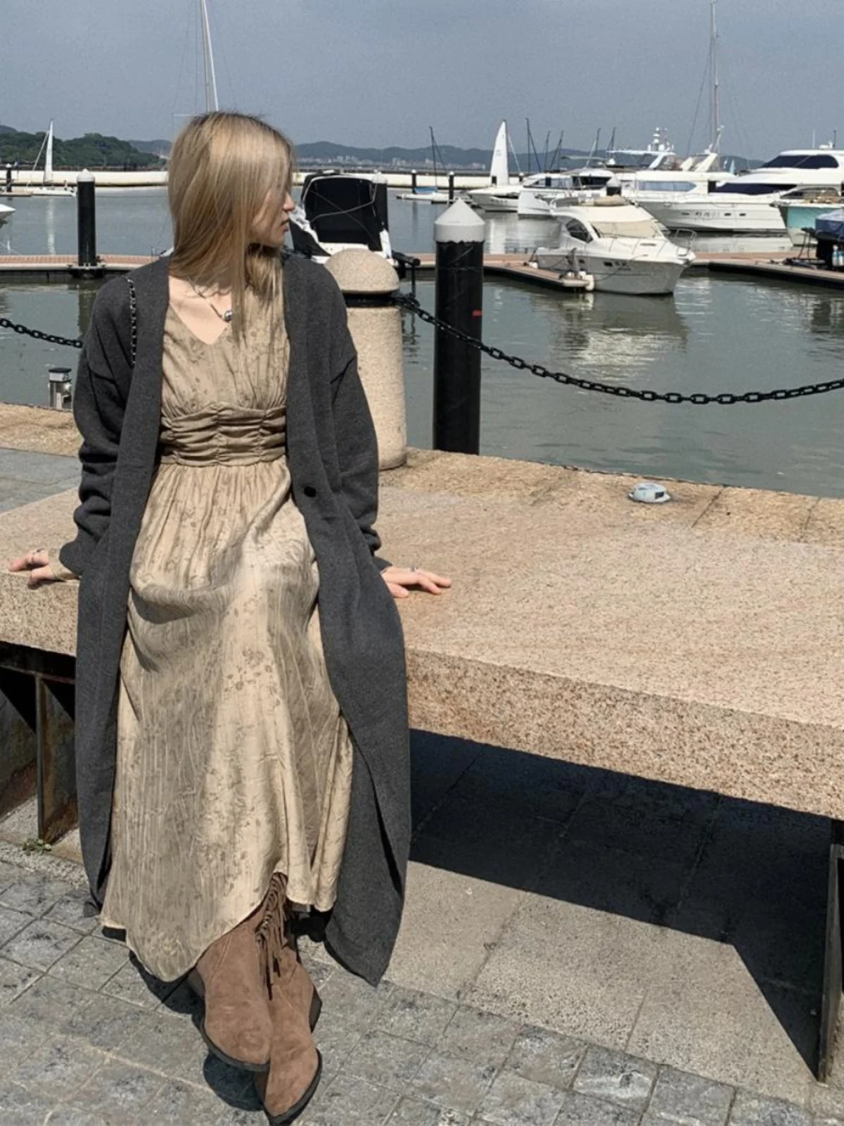 

Женское винтажное платье больших размеров с цветочным принтом, длинным рукавом, V-образным вырезом, приталенное, А-силуэт, миди, модное, осеннее, новинка