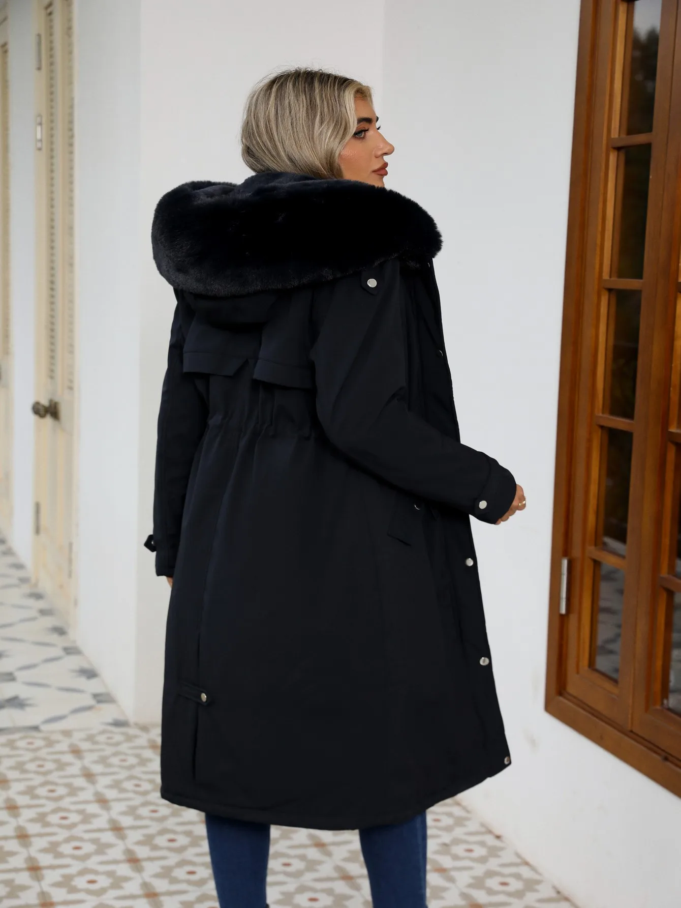 レディース 秋冬ファッション ミドル丈コート フェイクファー襟付き ウエストタイ付き