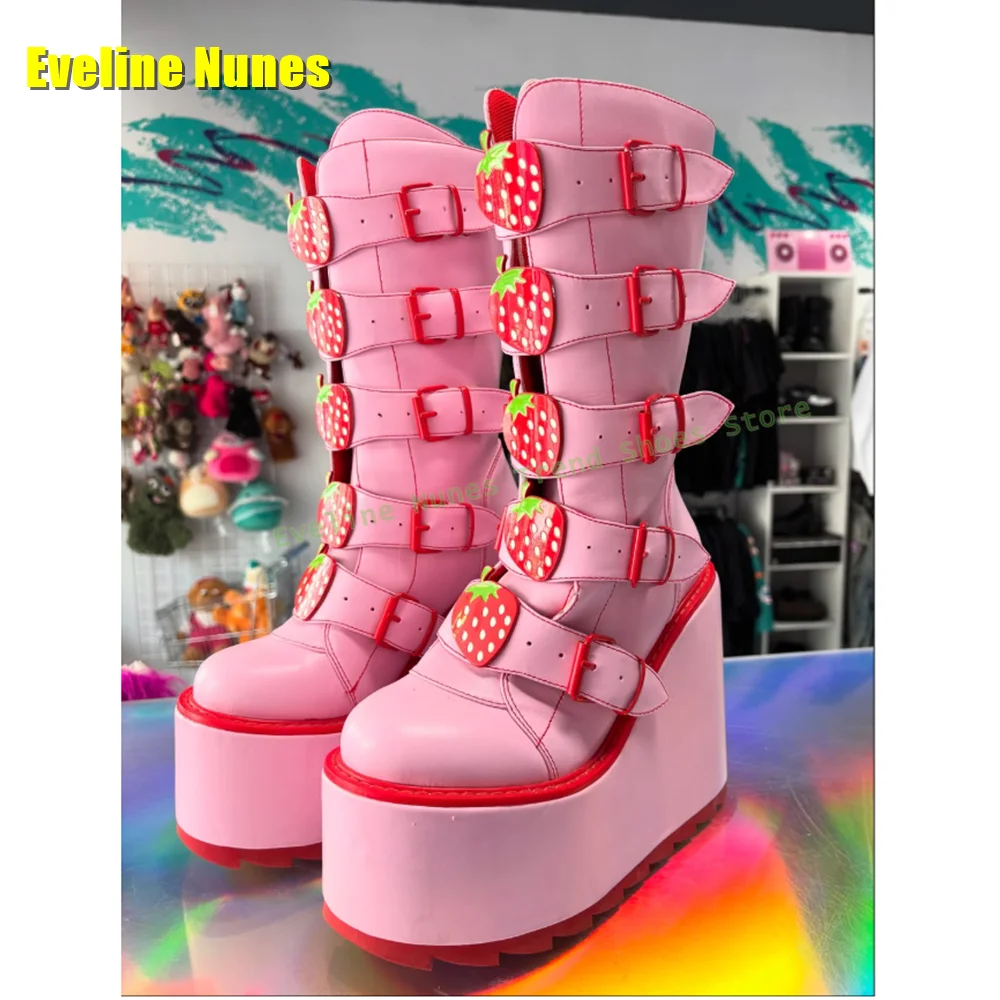 Botas de plataforma con botones de fresa rosa, punta redonda, suela gruesa, estilo callejero Y2K, botas hasta la rodilla para parejas, tendencia de zapatos de otoño 2025