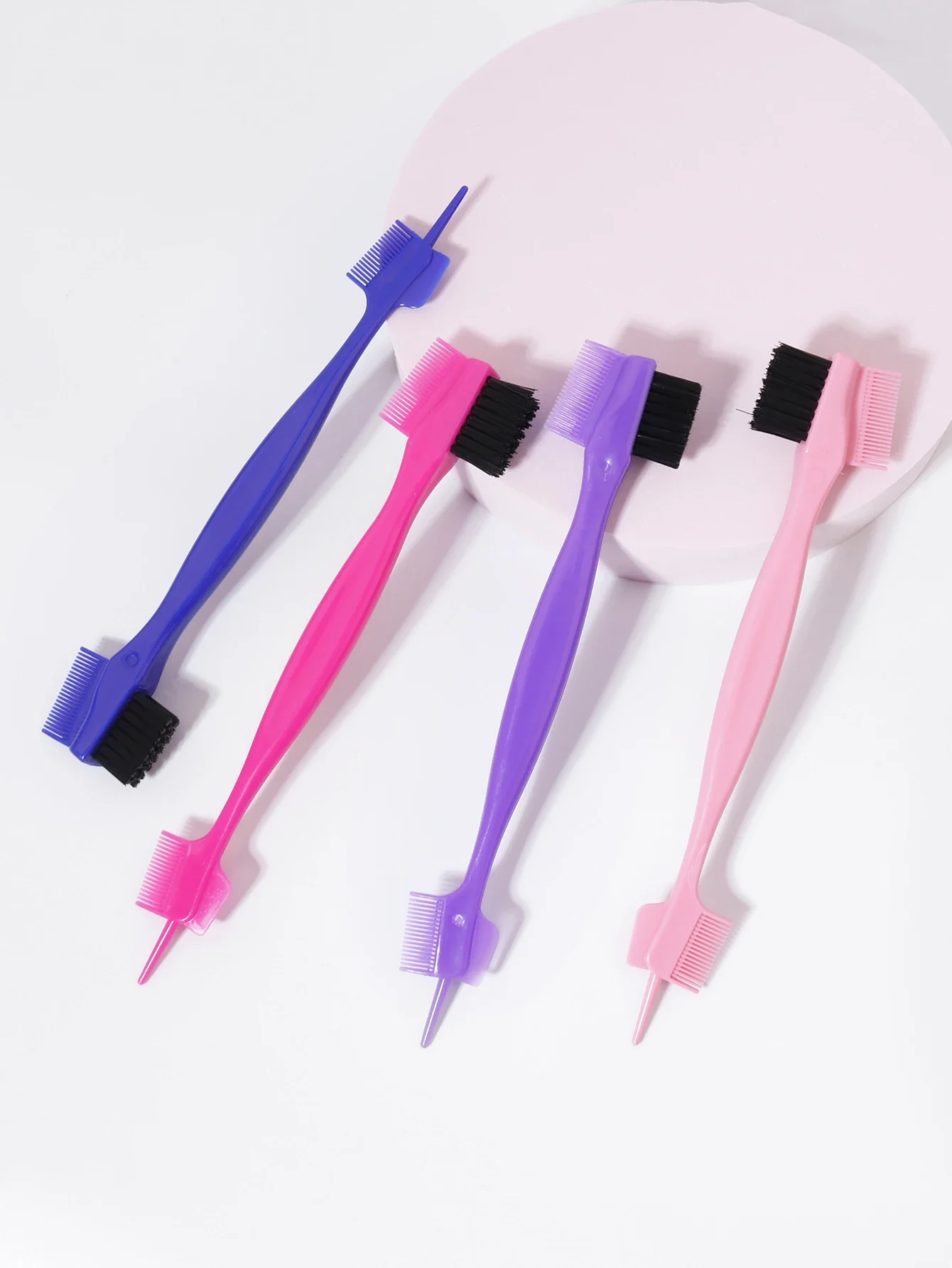 

1 шт. расческа-щетка для укладки волос по краям и на затылке головы, специально для женских париков из натуральных волос.