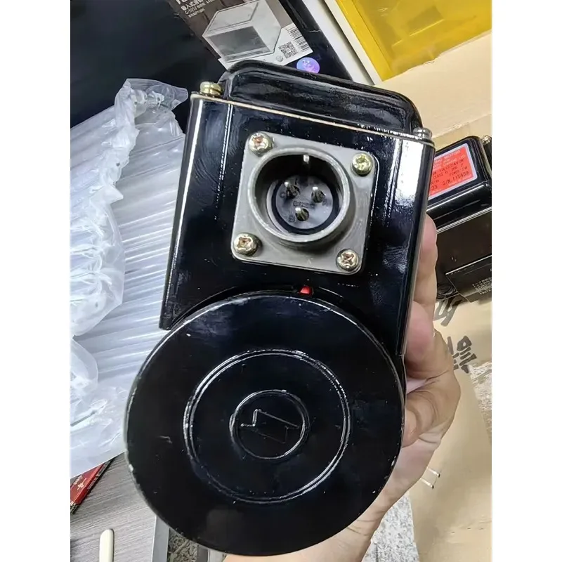 Brand new SMM40 IP44 1766-533 SMM40 1766-545 SMM40 1766-541 variable speed motor One-year warranty
