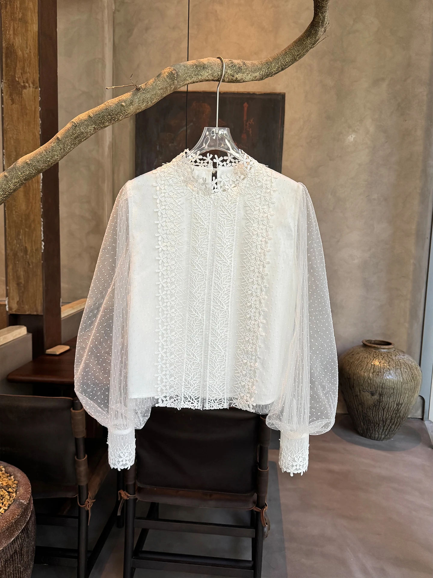 

White Long Sve Me irt Women's Heavy Embroidery Design Spring New Sle Commute Simple Nylon Fabric round Ne Button D...