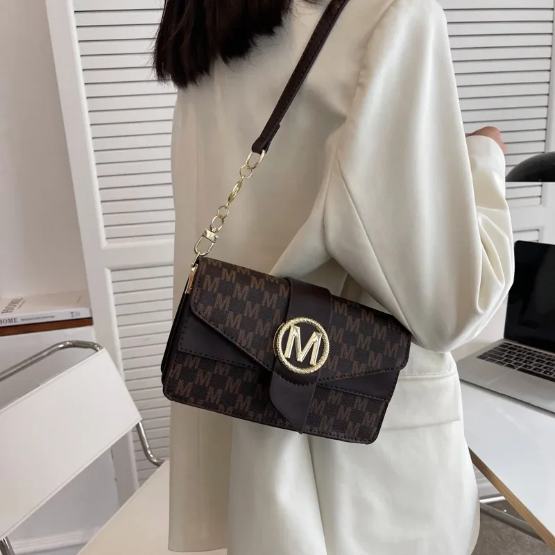 

2025 New Women's Underarm Bag - Simple Messenger/Shoulder, Fashion Small Square, Matches Dresses/Coats for Travel & Dating