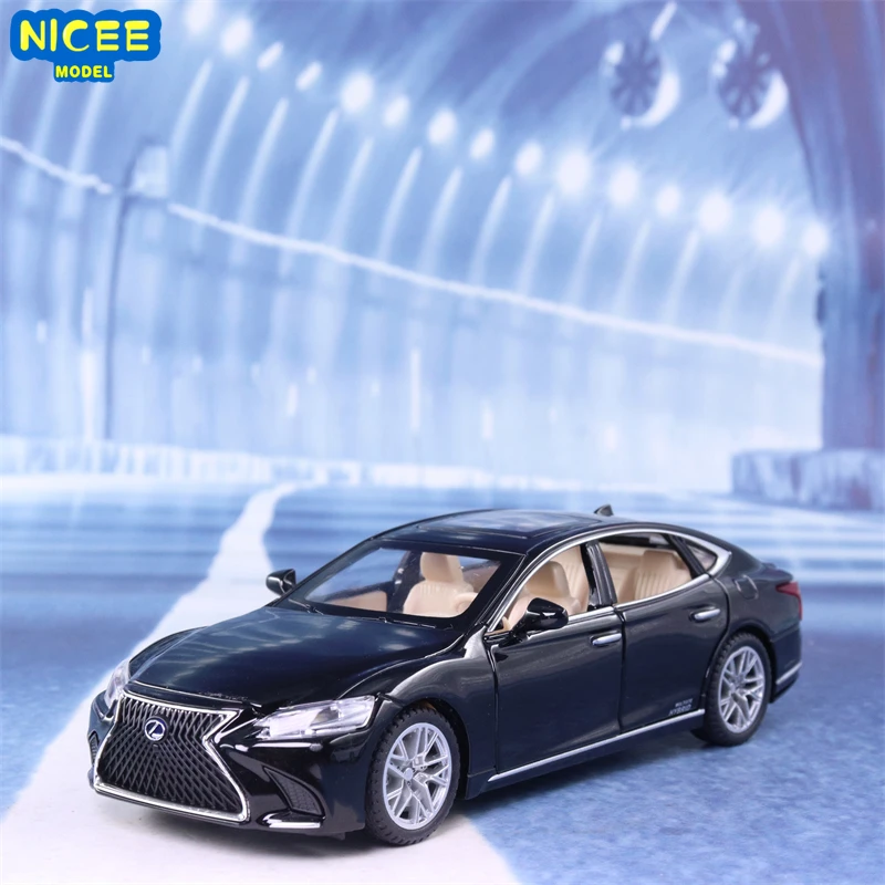 

Модель автомобиля LEXUS LS500H из сплава в масштабе 1:32 со звуком