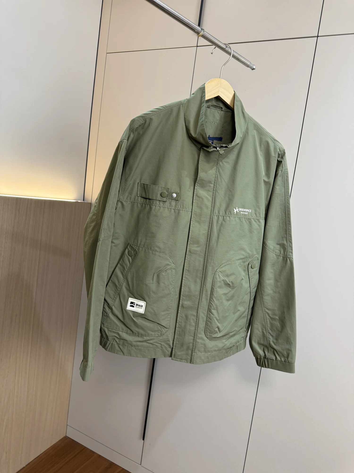 

Повседневная рабочая одежда Сле! Печать букв! Весенне-осеннее мужское универсальное простое курто с воротником-стойкой для улицы