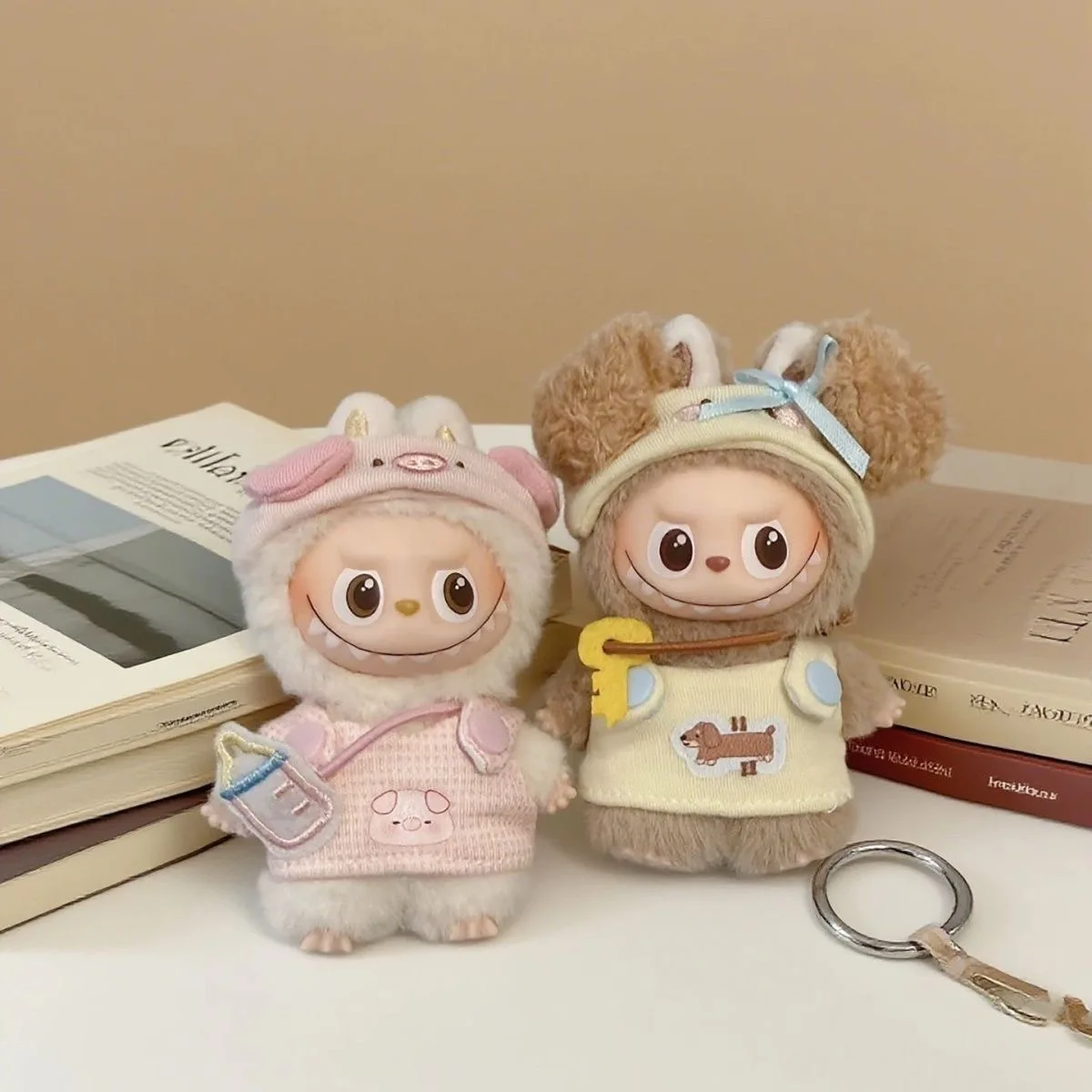 ชุดตุ๊กตา 4.0 มินิ มินิรุ่นที่สี่ ชุดตุ๊กตาลาบูบู ชุดตุ๊กตาไวนิลน่ารัก ชุดตุ๊กตาหมูน้อยน่ารัก อุปกรณ์เสริมสำหรับเปลี่ยนชุด