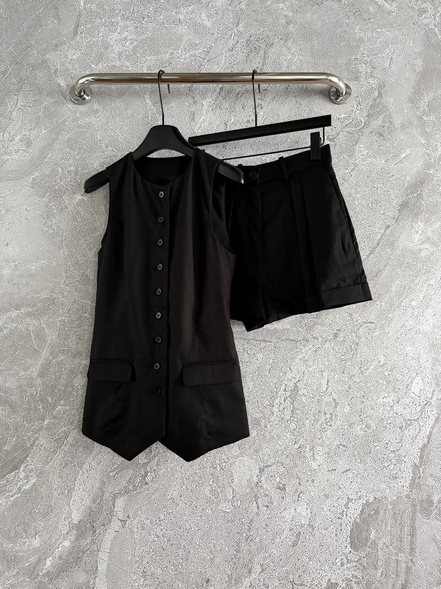 

Women Black 100% Linen Set Round Neck Sleeveless Single Breasted Vest + High Waist Shorts Casual Suits