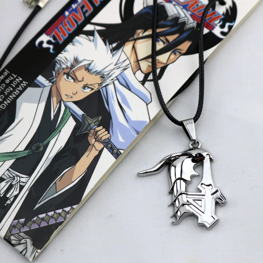 Anime Bleach Ulquiorra Cifer Mask Necklace Fashion Kurosaki Ichigo Broken Masks Pendant Metal Choker Necklace Fans Cosplay Gifts