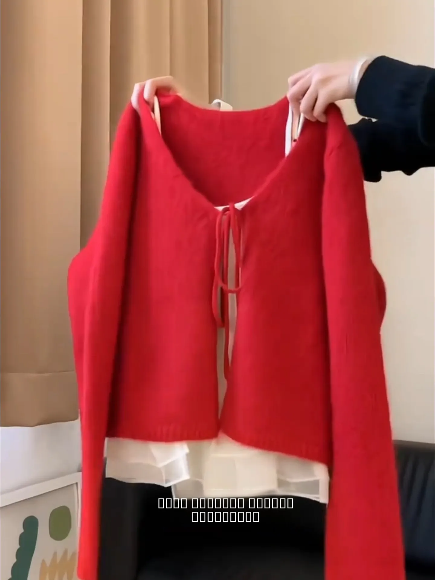 เสื้อโค้ทถักไหมพรมสีแดง คอวี พร้อมโบว์ผูก สำหรับผู้หญิง ชุดเซ็ตสองชิ้น ฤดูใบไม้ร่วง ฤดูหนาว สไตล์ลำลอง ความยาวปานกลาง เนื้อผ้านุ่ม