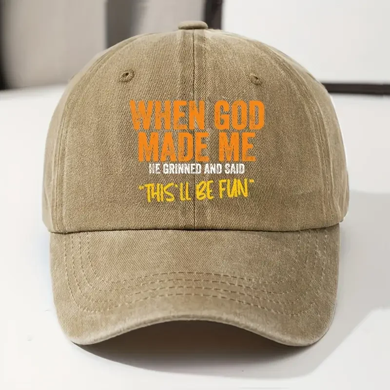 หมวกเบสบอลวินเทจแบบซักทำเก่าพร้อมคำขวัญตลกๆ 'เมื่อพระเจ้าสร้างฉันเขาก็ยิ้มและพูดว่า'นี่จะสนุกนะ' - หมวกสไตล์เรโทร