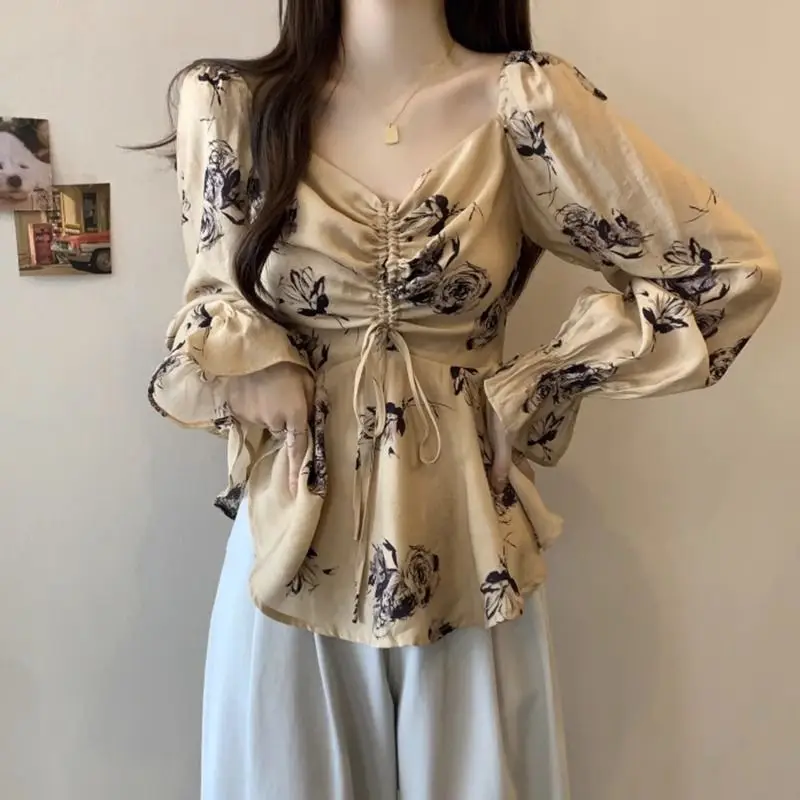 

Designed V-neck Long-sleeved Shirt for Women with Slim Waist Belly-covering Top Age-reducing Beautiful Floral Top