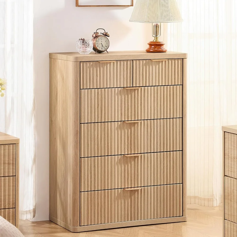 Commode cannelée moderne à 6 tiroirs pour chambre à coucher, coffre haut en bois naturel 42 avec poignées en métal et design à profil incurvé