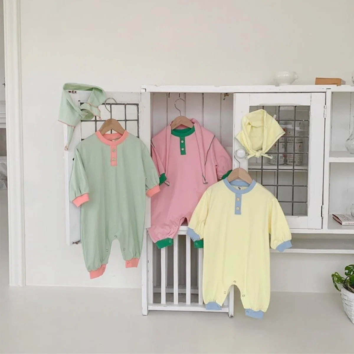 Boys and Girls Fashion Cute Contrasting Edge Cotton Long Onesie Baby Autumn Fart Coat Triangular Small Shawl