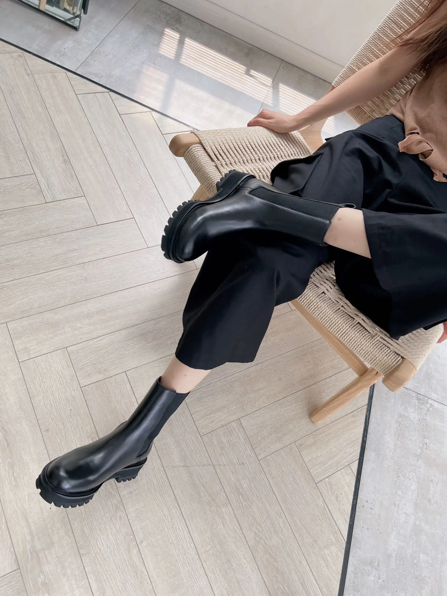 2022 Autumn New Small Golden Ball Chelsea Low-heeled Black Chimney Boots