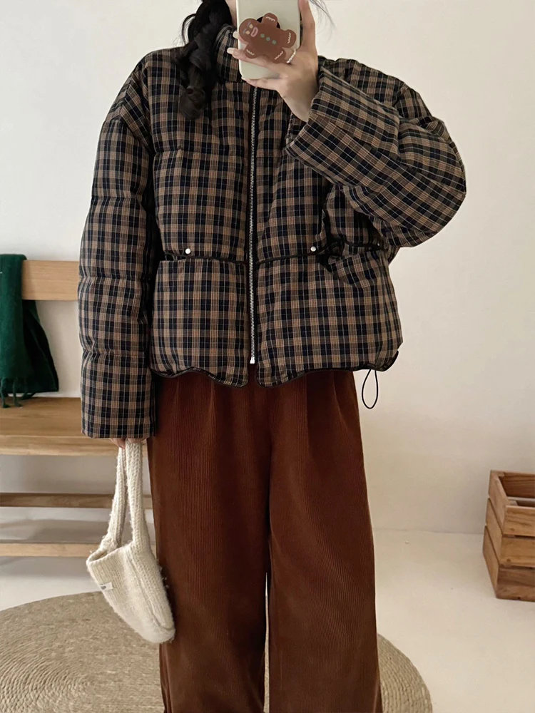 Koreanischer Stil, Retro-Design, karierter Stehkragen, weiße Entendaunenjacke für kurze, lockere und dicke, warme Brotjacke für Damen