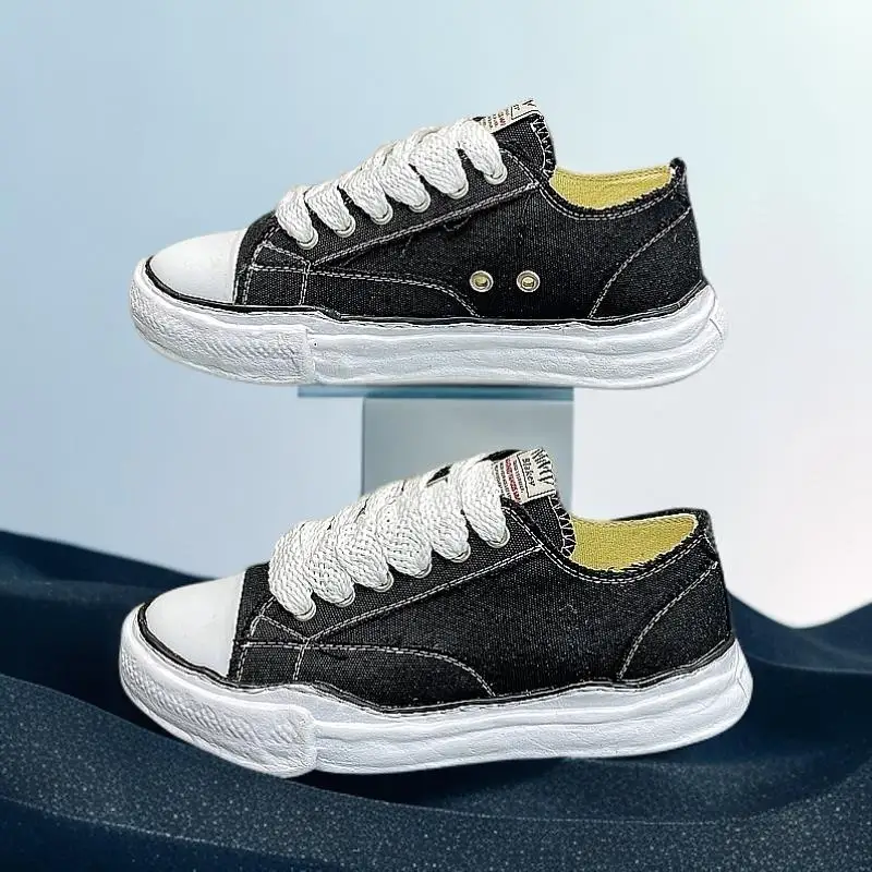 

Thick soled raised shell casual shoes are fashionable, stable, simple, comfortable, and have a good appearance10