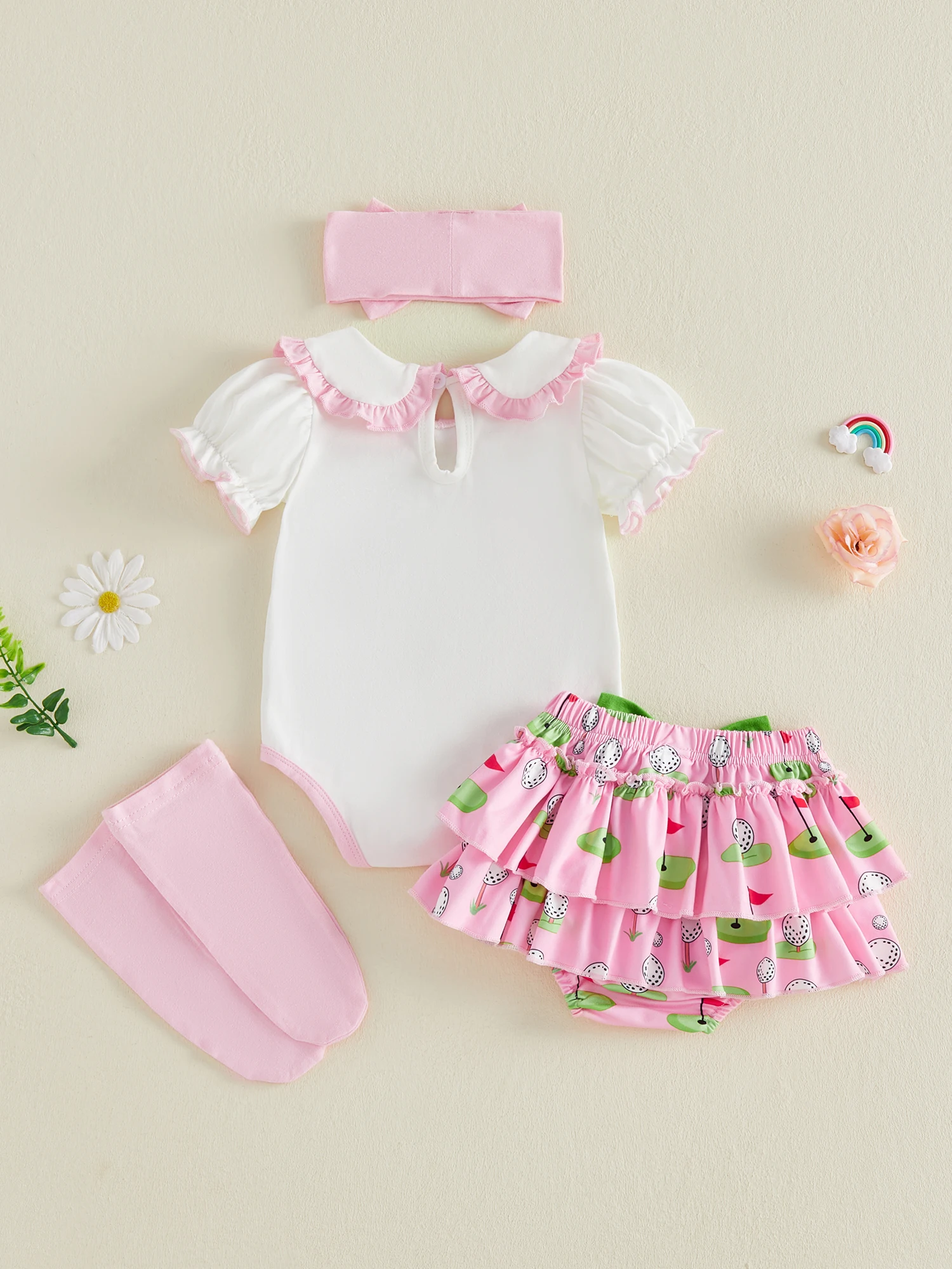 

Комплект комбинезонов с цветочным принтом для маленьких девочек, с рукавами с рюшами, подходящими шортами, повязкой на голову с бантом и гольфами до колен для летних развлечений.