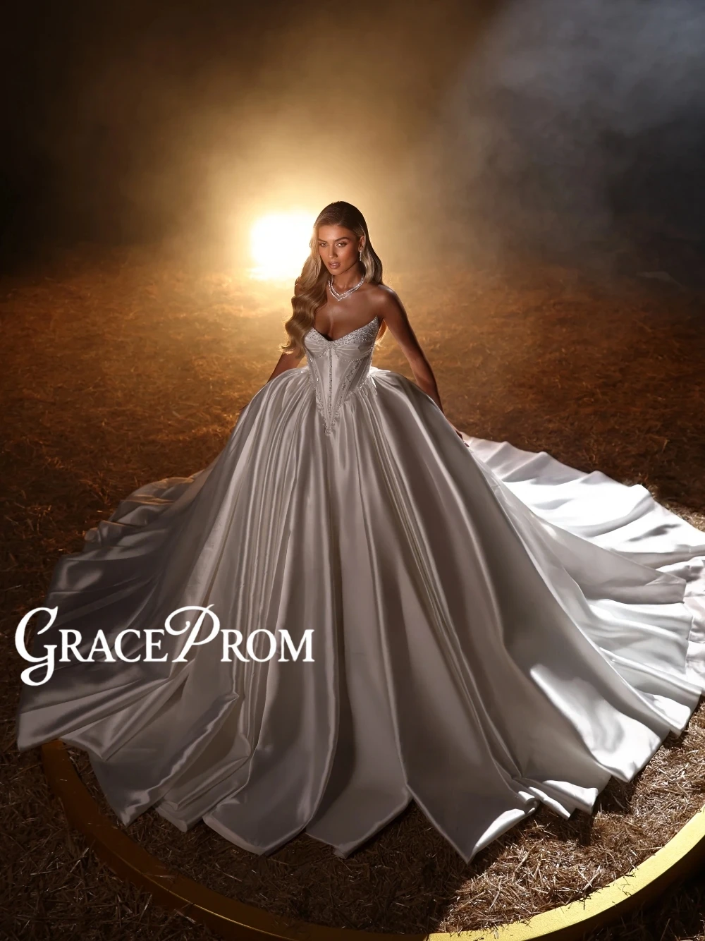 

Richly Ball Gown For Women Elegant Satin Structured Bodice Princess Pearls Wedding Dress Modern V Neck Bride Wear Long Train