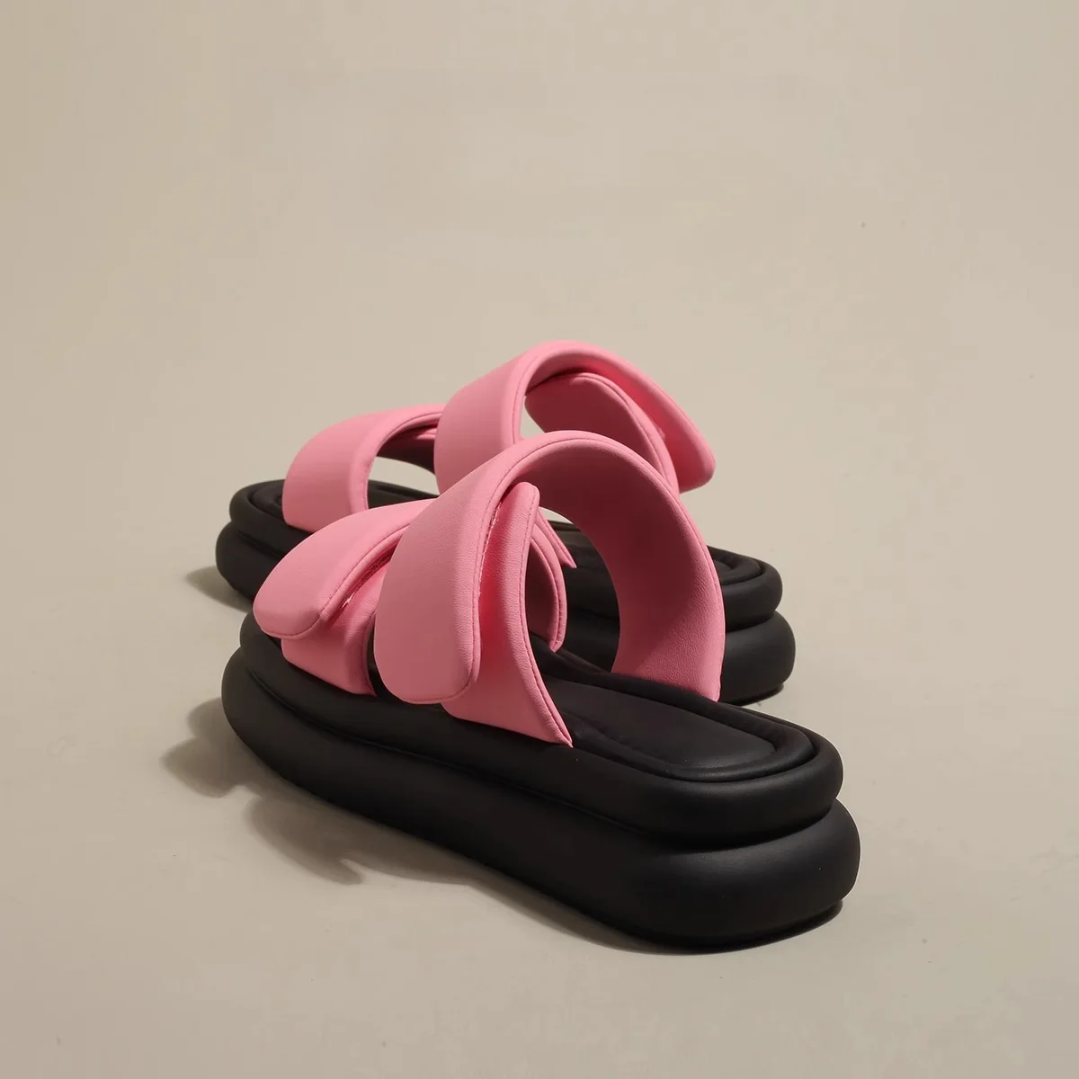 

2026 Summer Women's Pink Thick Sole Platform Slides Soft Cloudy Feeling Casual Outdoor Beach Bread Slippers