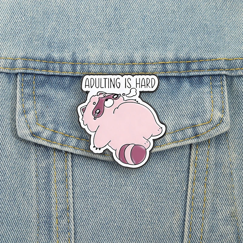 Adulting Is Hard Emaille Pins Müde Müll Panda Broschen Revers Abzeichen Waschbär Niedlichen Tier Schmuck Geschenk für Freunde