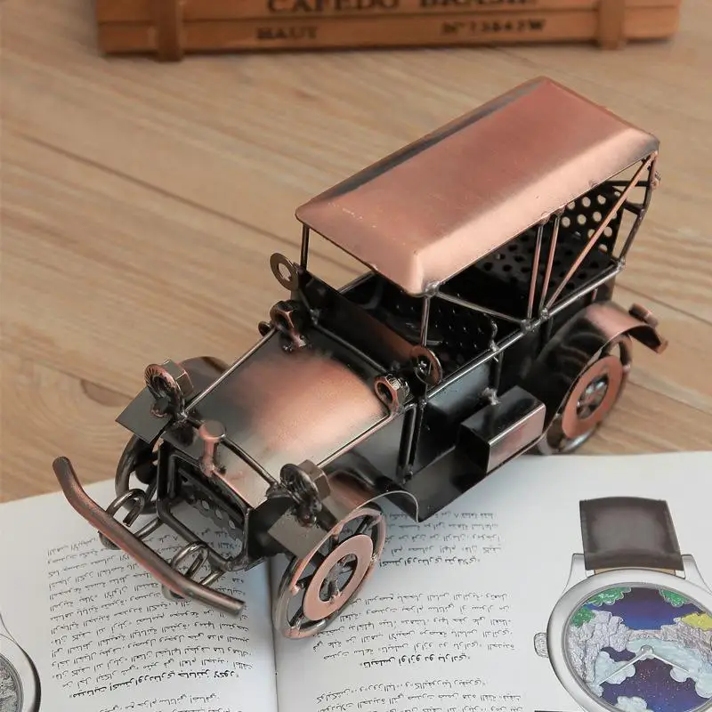 European Style Antique Zinc Alloy Old Car Metal Ornament Creative Home Table Top Decoration Metal Crafts