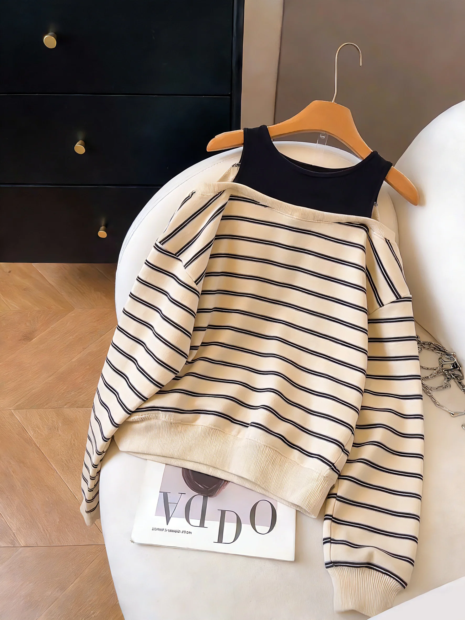 

Уникальный дизайн, цветной полосатый свитер с открытыми плечами, длинный рукав, женский, весна-осень, свободный, молодежный, удобный...