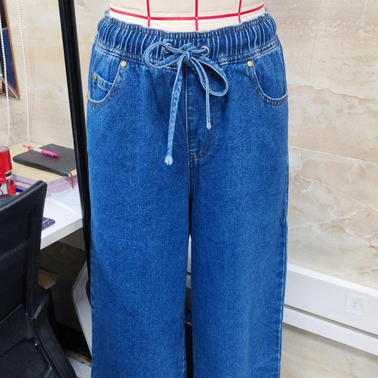 

Женские джинсы с карманами, повседневные простые стильные однотонные широкие джинсовые брюки со средней посадкой и шнурком