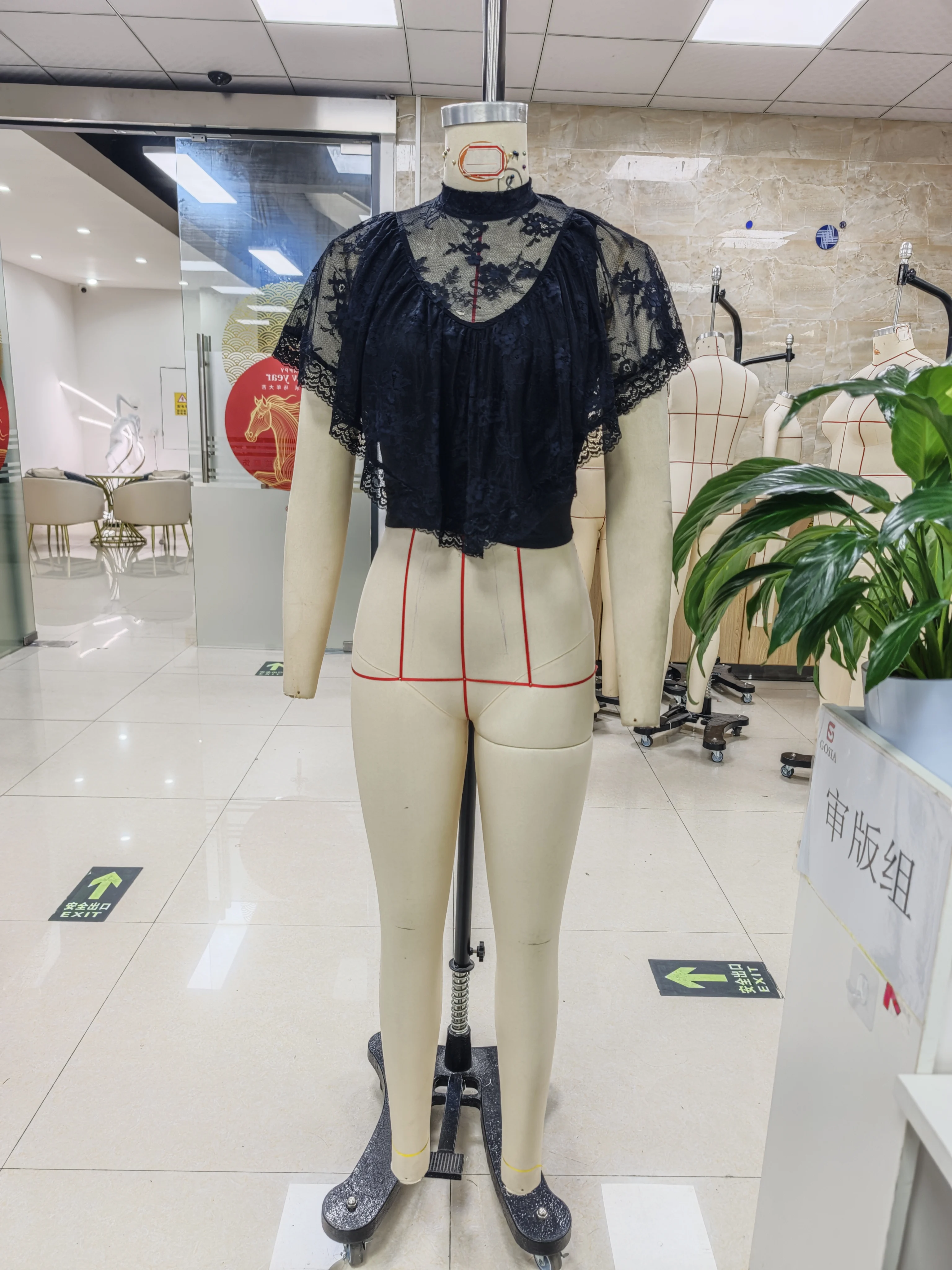 Women's Mock Neck Crop Tops Summer Short Flutter Sleeve Trendy Lace Cape T-shirt