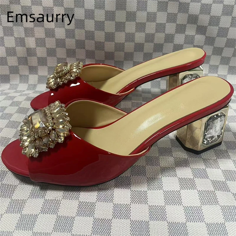 

Женские сандалии с квадратной пряжкой и стразами, украшенные стразами, летние сабо из лакированной кожи с бриллиантами и кристаллами на каблуке 6 см