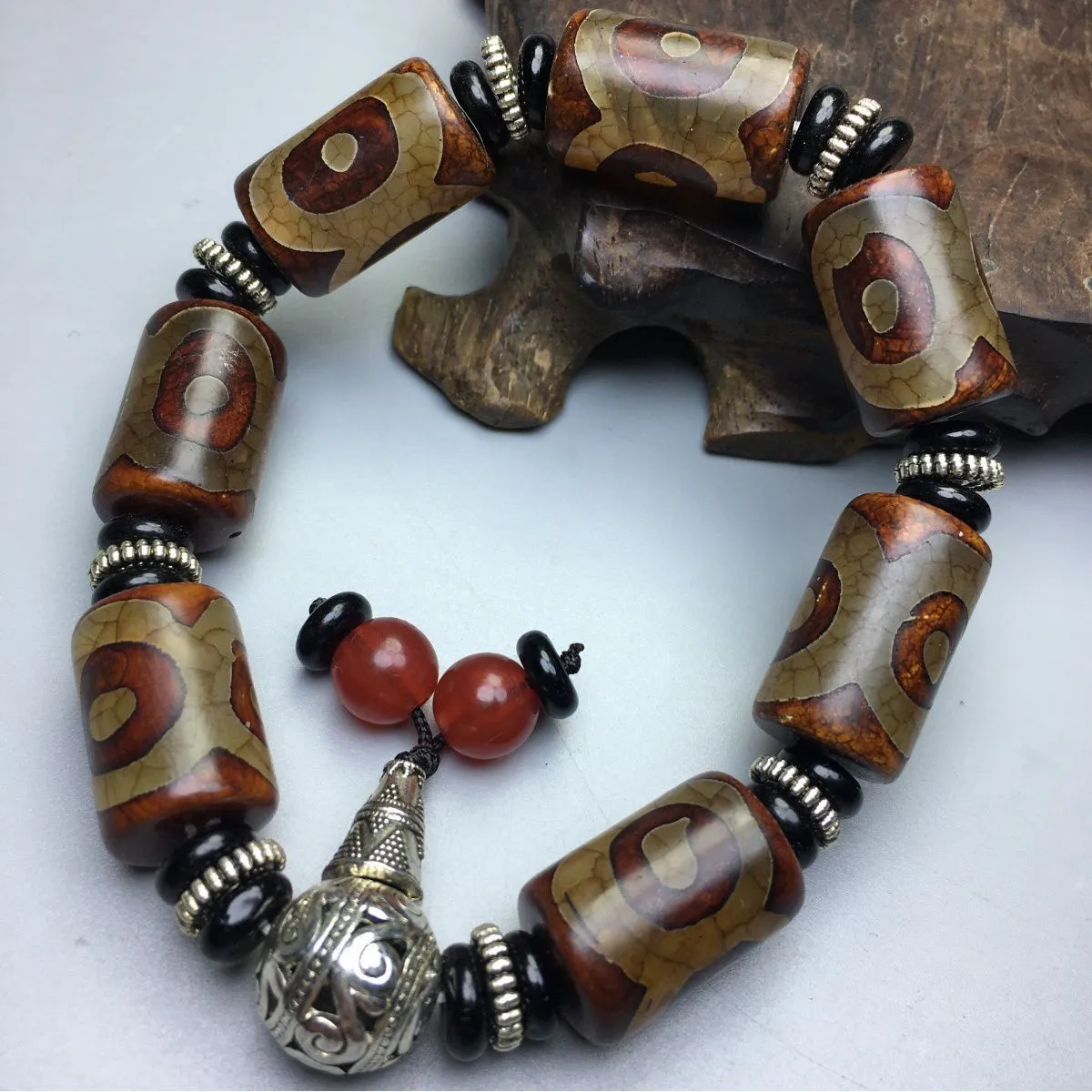 Tibetan Three Eye Dzi Bead Bracelet Agate Chalcedony Ethnic Vintage Jewelry